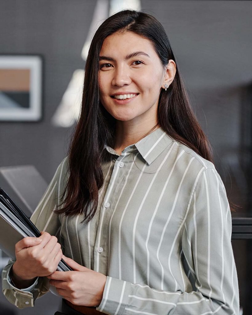 Modern Young Manager Portrait NBCGWHT 819x1024