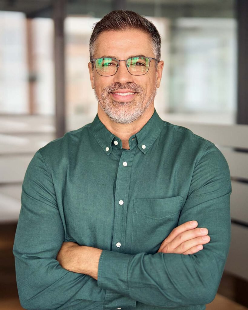 Portrait Of Smiling Professional Mature Business M Z9WR6UA 819x1024